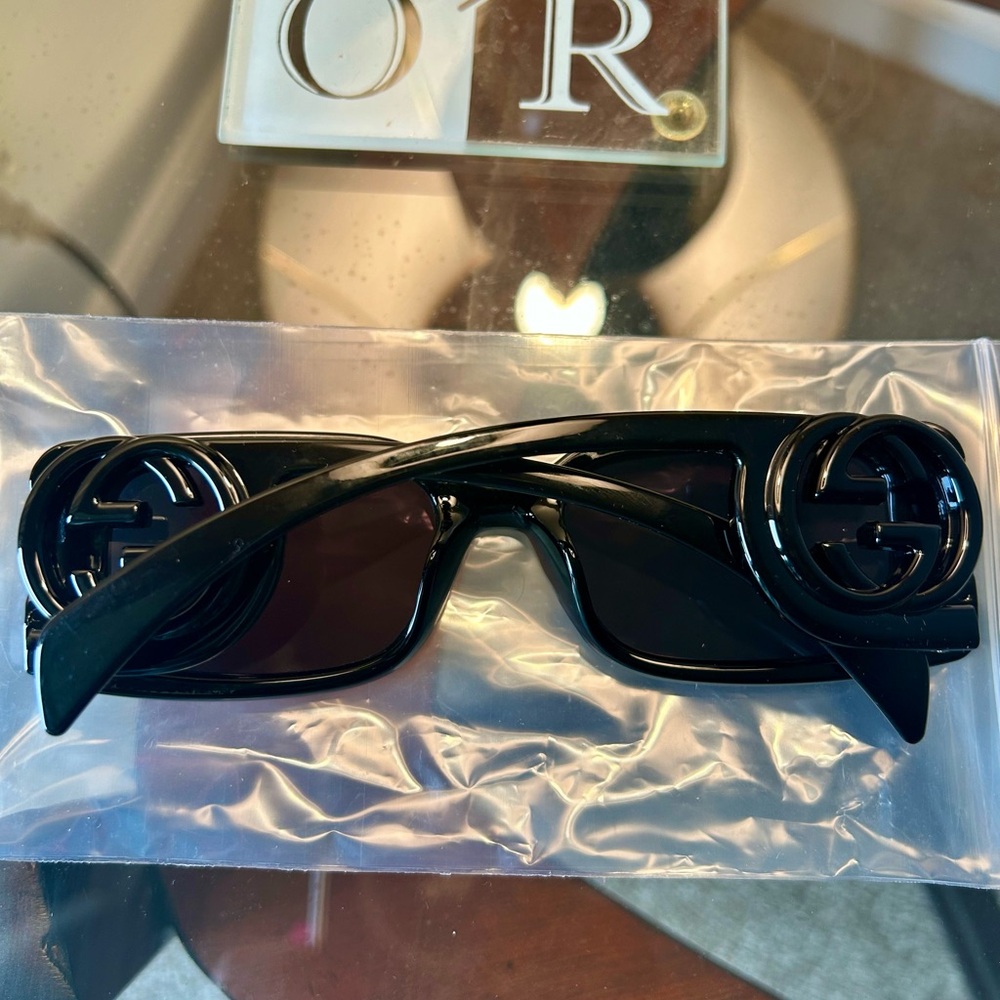 Authentic Gucci Black Rectangular Sunglasses With… - image 5